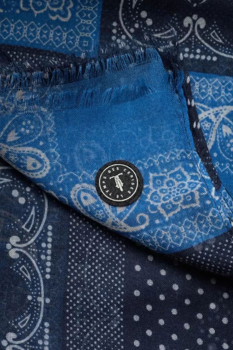 foulard_brite_a_motif_cachemire_bleu_2.webp Le Temps des Cerises Écharpes & Foulards-Foulard Brite A Motif Cachemire Bleu Peacoat
