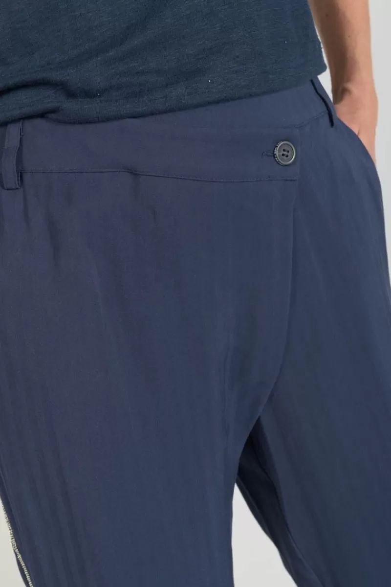 pantalon_reydel_bleu_marine_a_fermeture_asymetrique_5.webp Le Temps des Cerises Pantalons & Chinos-Pantalon Reydel Bleu Marine A Fermeture Asymetrique Midnight